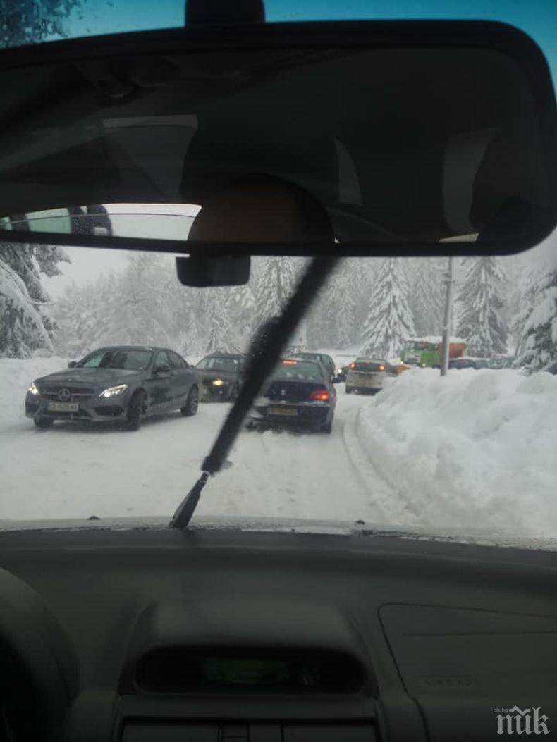 НЕВЕРОЯТНО, НО ФАКТ: Сняг, дъжд и вятър върнаха зимата в Испания