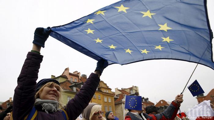 Полската опозиция предупреждава, че властта може да извади страната от ЕС