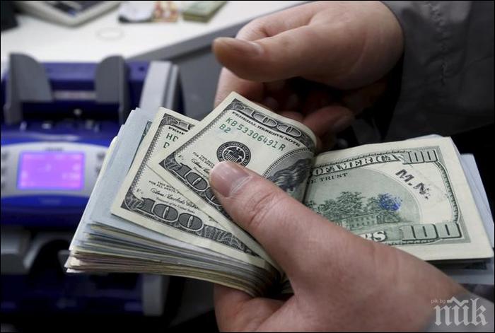 Близо 2,4 млрд. долара са изпратили българските емигранти на близките си у нас