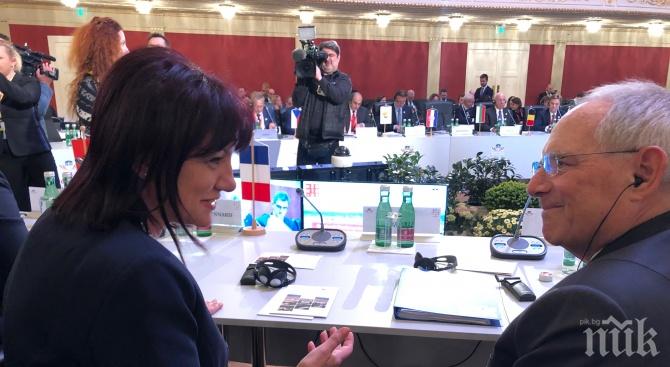 Цвета Караянчева разговаря за инвестиции с Волфганг Шойбле