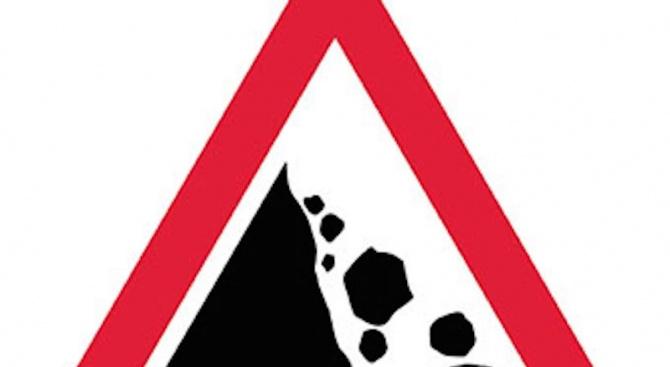 Спешно проверяват опасните скали в Ловешко