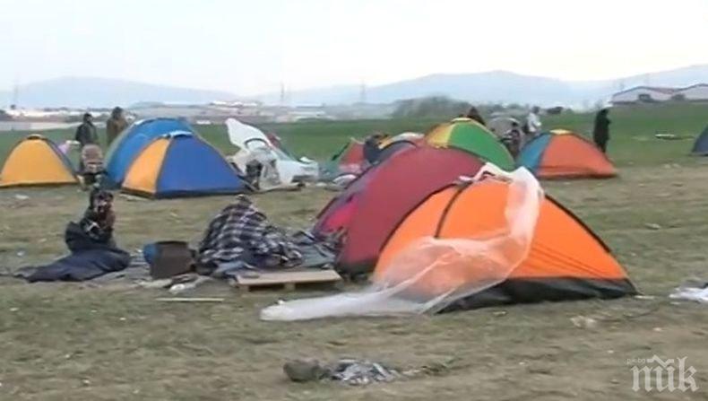 Мигрантите от лагера край Солун започнаха да се изнасят