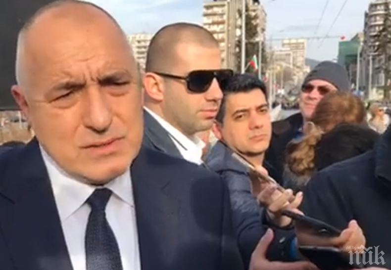 Премиерът Борисов се среща с протестиращите срещу небостъргача „Златен век”