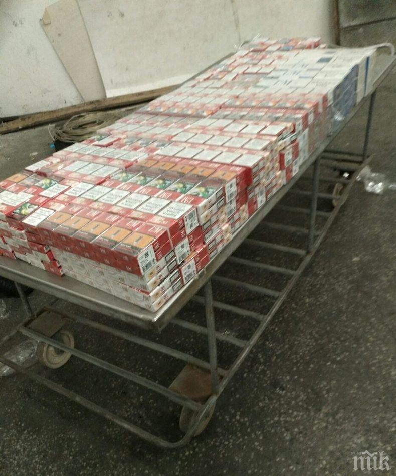 УДАР: Митничари спипаха над 28 хиляди къса контрабандни цигари на Капитан Андреево (СНИМКИ)