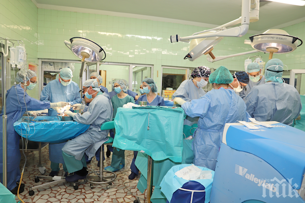Специалисти от ВМА трансплантираха черен дроб на 40-годишен мъж (СНИМКИ)