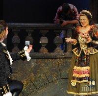 Един от най-чаровните ергени на Бургас предложи брак на любимата си на сцената на операта