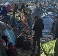 Гърция строи лагер за бежанци на остров Самос