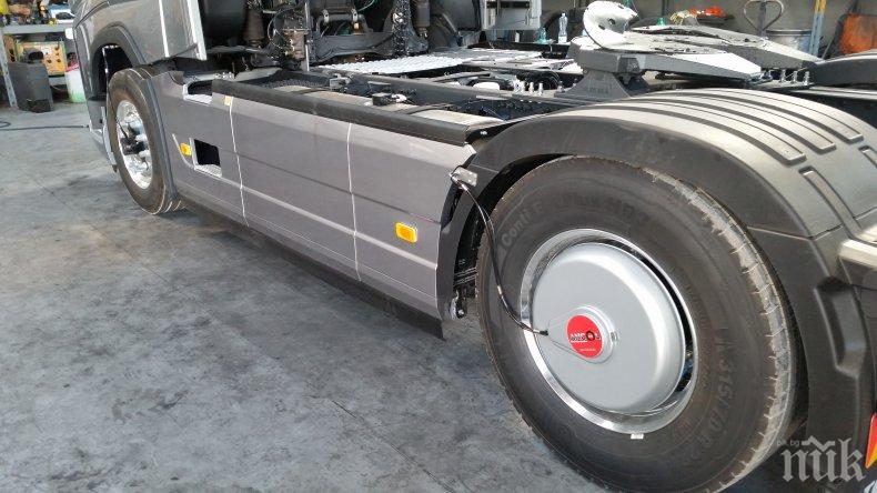 Българин откри технология за спуканата гума на самолета на премиера Борисов