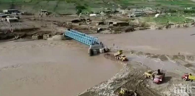 ПОТОП: Жертвите на наводненията в Иран достигнаха 76 души