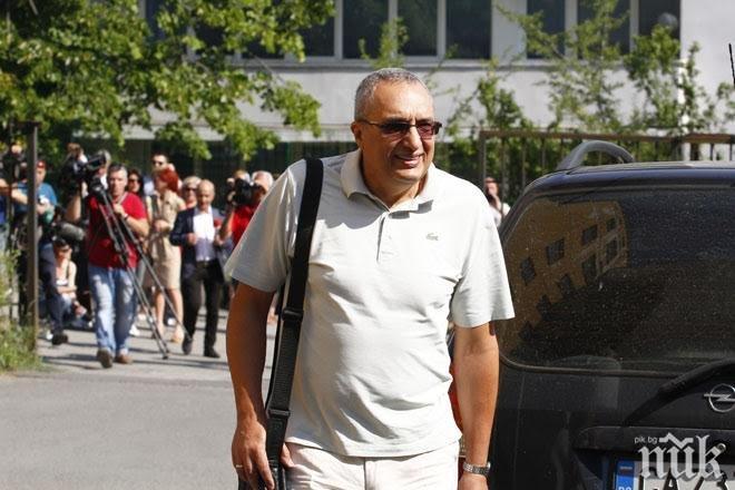 САМО В ПИК И РЕТРО: Иван Костов пръсна 100 бона за райска градина (СНИМКИ)