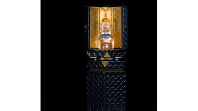 ШИК: Това е най-скъпият парфюм в света! Представиха го в Дубай, струва само... 1,295 млн. долара (ВИДЕО)
