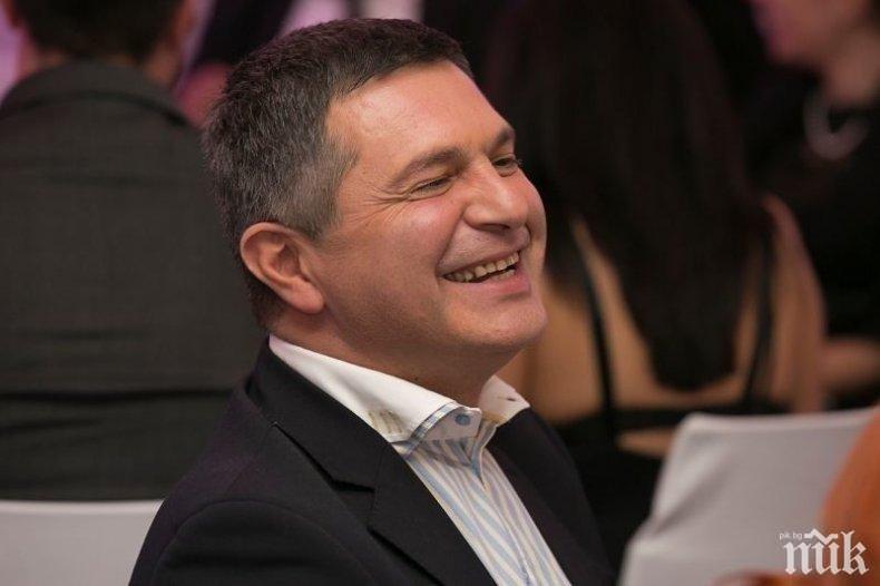 Милен Цветков хапва тортичка като пенсионер (СНИМКА)