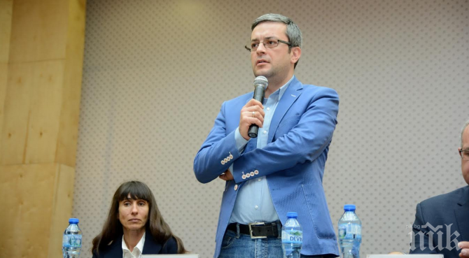ПЪРВО В ПИК TV! Тома Биков изригна в парламента: Сайт за фалшиви новини призовава за морал в политиката (ОБНОВЕНА)