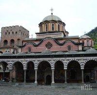 Свлачище пак затвори пътя до Рилския манастир