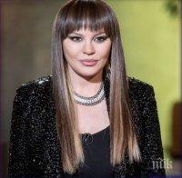 Деси Слава крие килца с перука