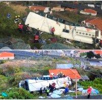 АДСКА КАТАСТРОФА: Автобус се обърна на остров Мадейра, има много загинали и ранени (ВИДЕО)
