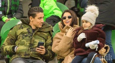 горещо бременна футболна съпруга лъсна гола половинката мишо александров позира стил деми мур снимка