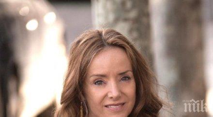 снахата симеон сакскобургготски мириам показва бижутата изложба нас