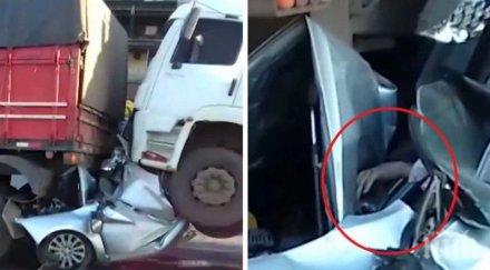 очевидци брутална катастрофа бяха убедени шофьорът мъртъв изведнъж протегна ръката видео