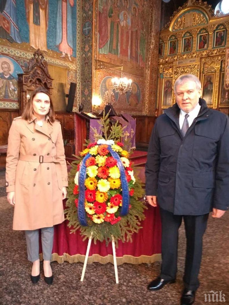 Шефът на СДС Румен Христов почете паметта на загиналите в кървавия атентат в Света Неделя