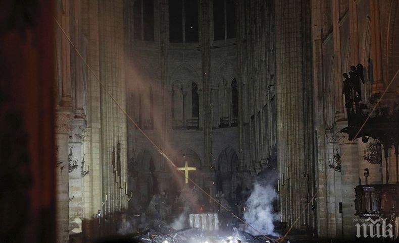 Следователите започнаха разпити във връзка с пожара в катедралата „Нотр Дам”