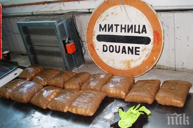 Над 13 кг. метаамфетамин задържаха в района на Дунав мост 2 (СНИМКИ)
