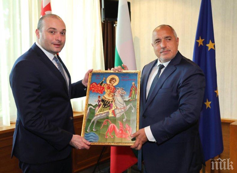 ПЪРВО В ПИК: Борисов подари икона на Св. Георги на Мамука Бахтадзе - премиерът ни също получи специален подарък (СНИМКИ)