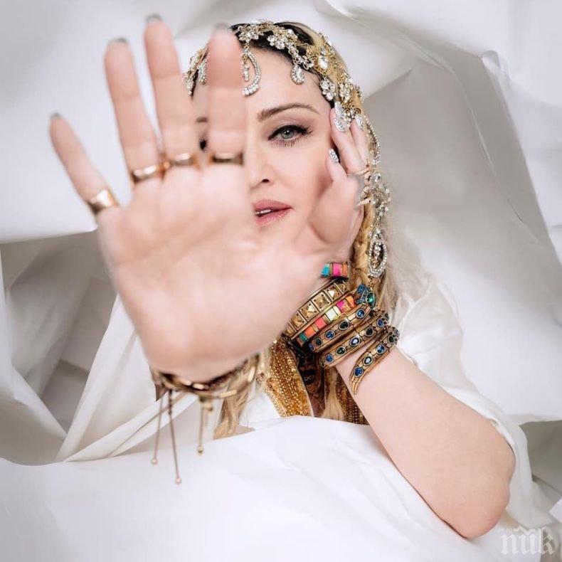 4 ГОДИНИ ПО-КЪСНО: Мадона е таен агент в новия си албум