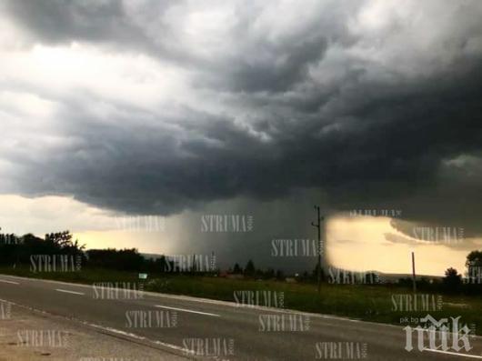 Осем души загинаха от силните бури в САЩ