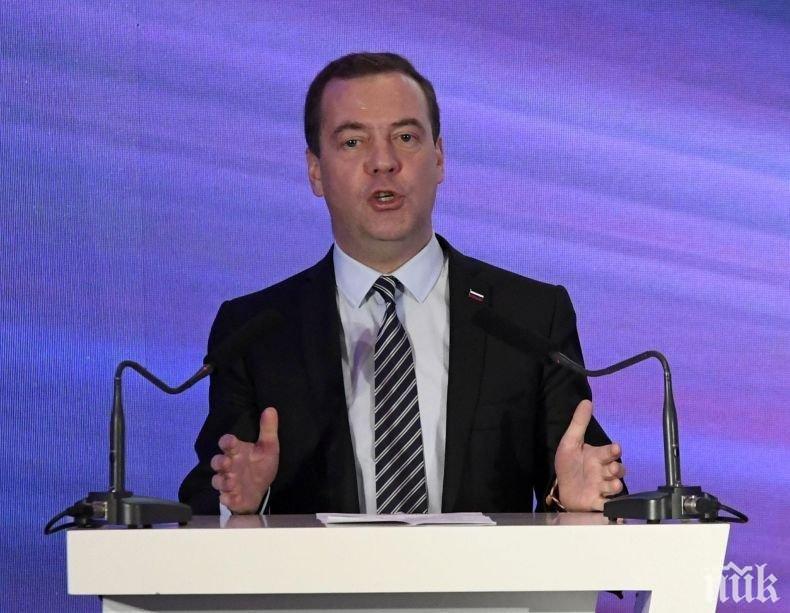 Медведев: Благодарение на нашите усилия бедните хора в Русия намаляха