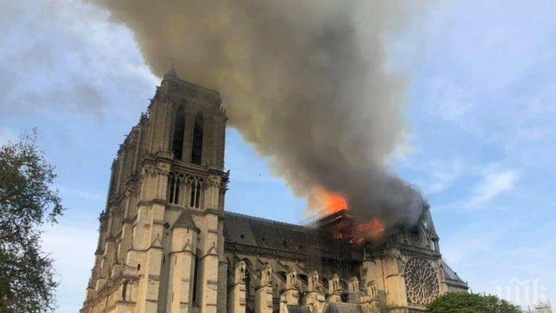 ИЗВЪНРЕДНО: Гори Нотр Дам в Париж! Катедралата се разпада на части, рухна 96-метровата кула (СНИМКИ/ВИДЕО)
