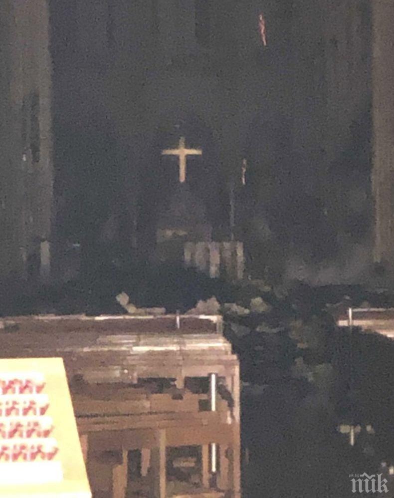 Кметът на Париж: Олтарът и олтарният кръст на катедралата „Нотр Дам” не са изгорели при пожара
