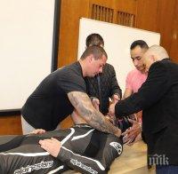 Лекари от ВМА изнесоха урок на мотористи как да спасяват ранени на пътя