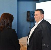 Емил Радев обясни как Европарламентът предлага „спасителен пояс” на задлъжнелите предприятия (СНИМКИ)
