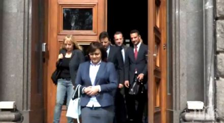 извънредно пик унизителното бламиране корнелия нинова регистрира листата бсп мълчи оставка обновена