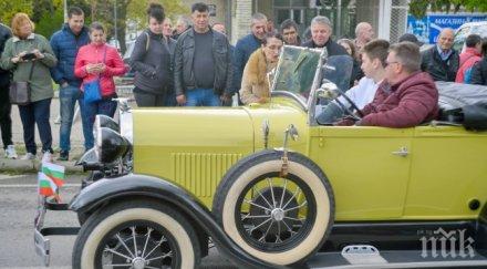 сто коли шестваха ретро парад