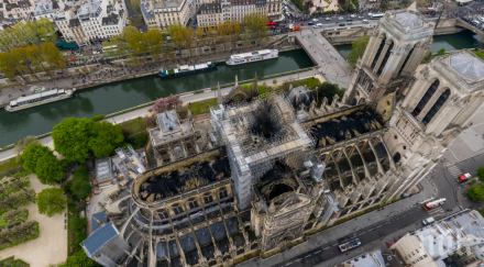 ужасът продължава парижката света богородица продължава руши спасителите влязат