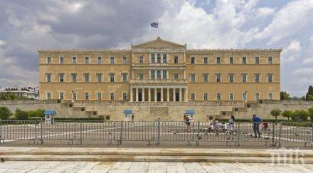 протест бежанци нелегални мигранти разпънаха палатков лагер парламента атина