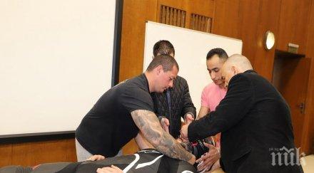 лекари вма изнесоха урок мотористи спасяват ранени пътя