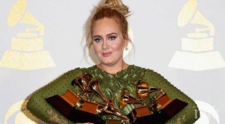 адел раздели съпруга