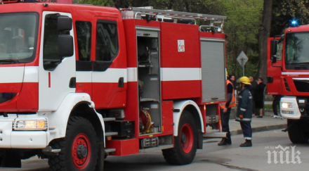 огнения нотр дам пожарникари проверяват църквите великден