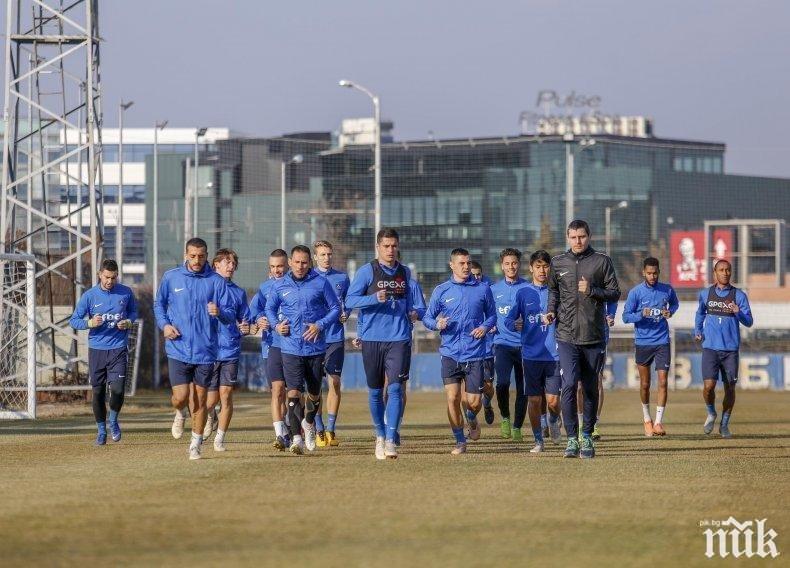 Любопитна мисия при сините