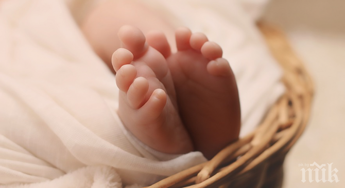 КУРИОЗ: Бебе се роди два месеца след братчето си близнак