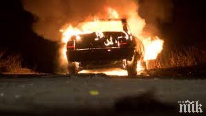 ИЗВЪНРЕДНО: Автомобил пламна в движение на автомагистрала Хемус