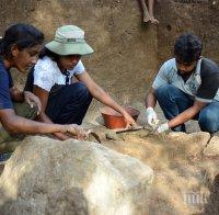 Първото масово погребение на жертвите от атентатите бе извършено в Шри Ланка