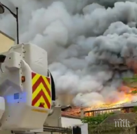 ИЗВЪНРЕДНО: Париж отново в пламъци! Пожар избухна във Версай (ВИДЕО)