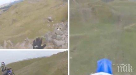 чудо британски мотоциклетист падна метрова скала оцеля видео