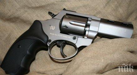 нелепо дядо гръмна главата чистейки стария браунинг