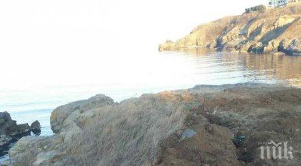 плажът райския залив затворен бетонни стени подават сигнали незаконно строителство