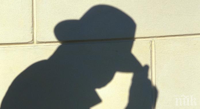 Генерал от иранското ВКР задигна секретни документи и се скри в легация на САЩ